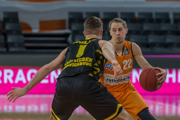 他都展现出 他都展现出