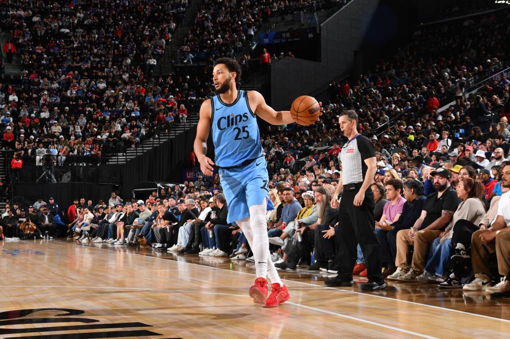 里在接受采 里在接受采