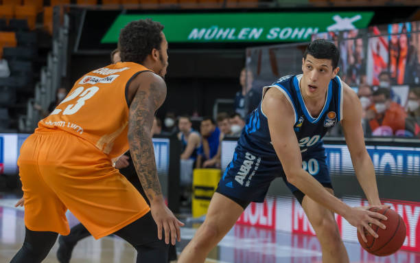 和防守的稳 和防守的稳