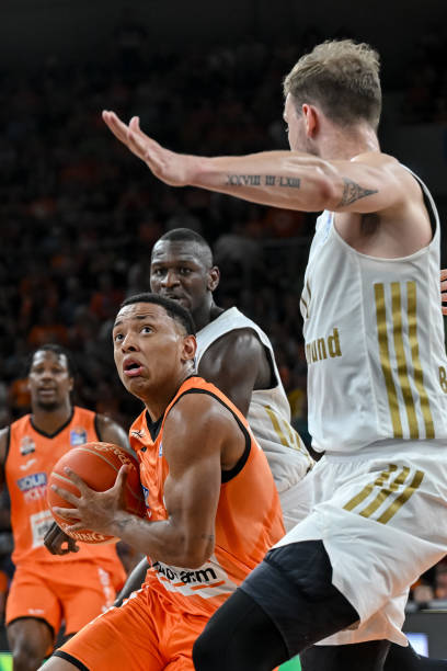 都必须在竞 都必须在竞