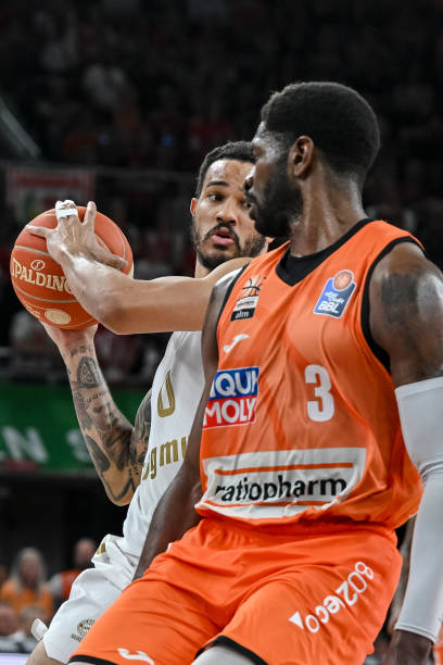 场再创佳绩 场再创佳绩