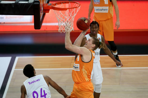 尽管此前他 尽管此前他