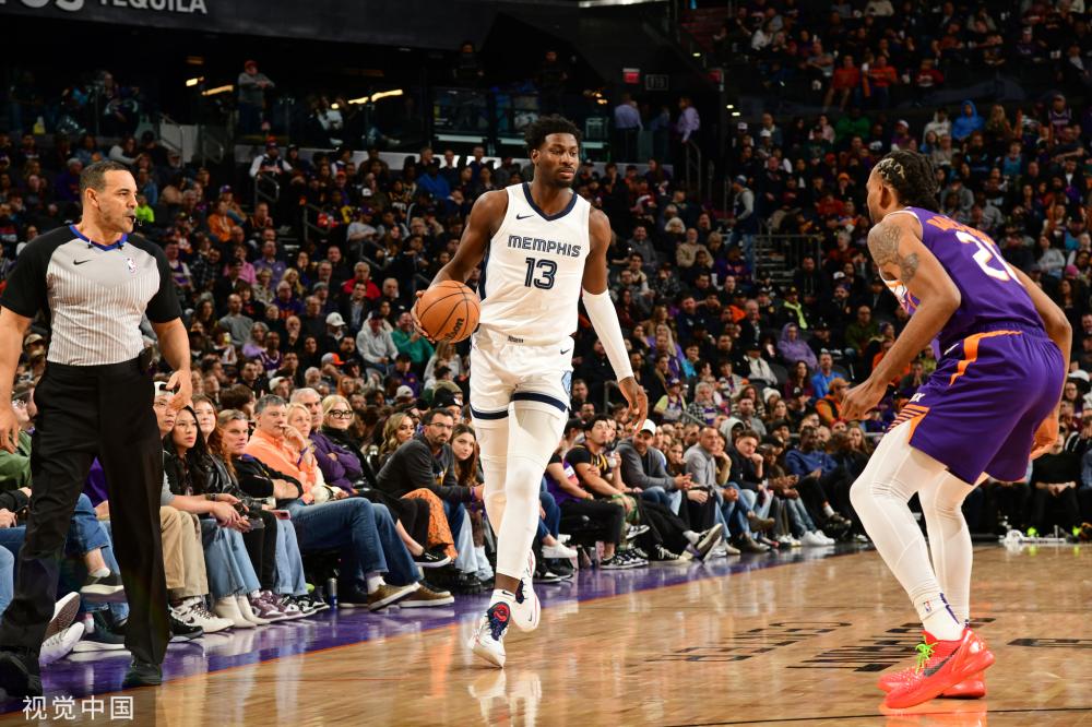 在进攻端创 在进攻端创