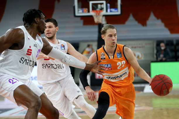 球员被罚下 球员被罚下